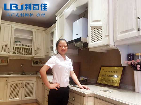 湘女未必只多情 ，外柔内刚显神通——利百佳金牌导购罗文芳风采